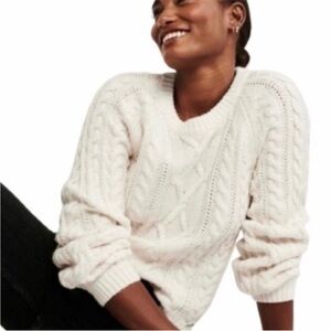 Abercrombie & Fitch | Women’s Cream Cable Knit Crewneck Long Sleeve Sweater, XS